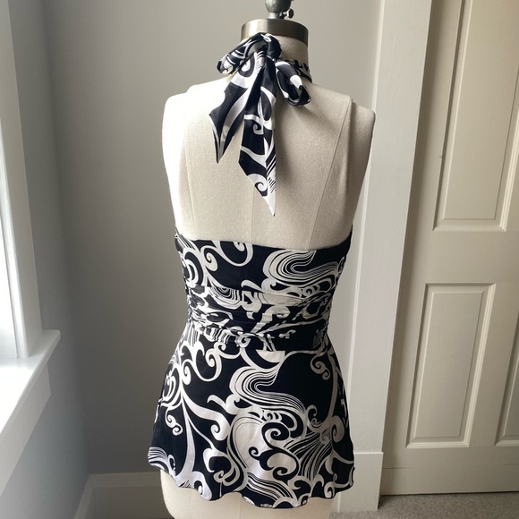 NWT Bebe Silky B&W Halter Top with Keyhole Detail - Picture 3 of 5